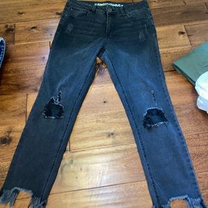 Mid Rise Raw Hem jeans